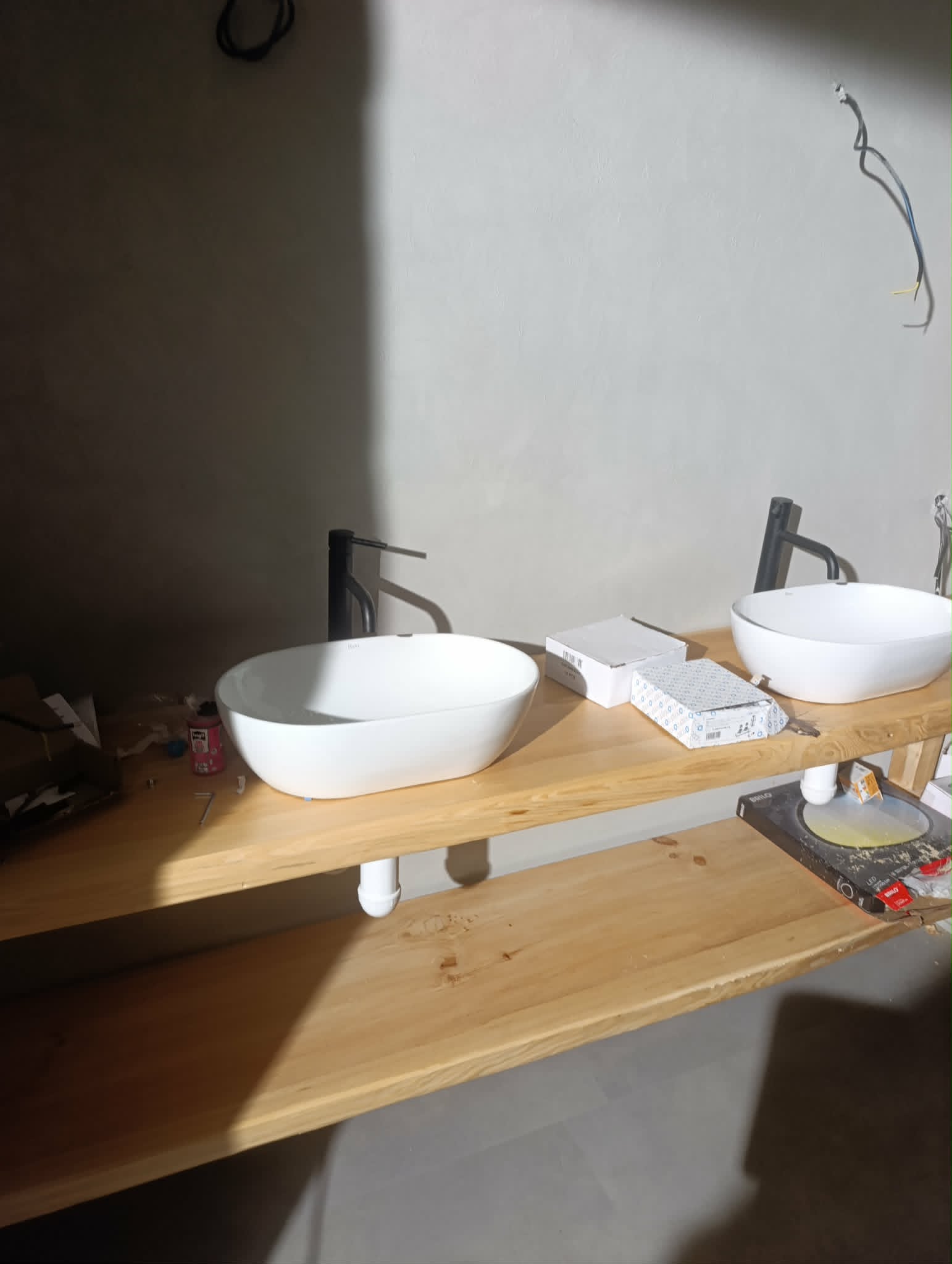 Designové umyvadla a kompletace